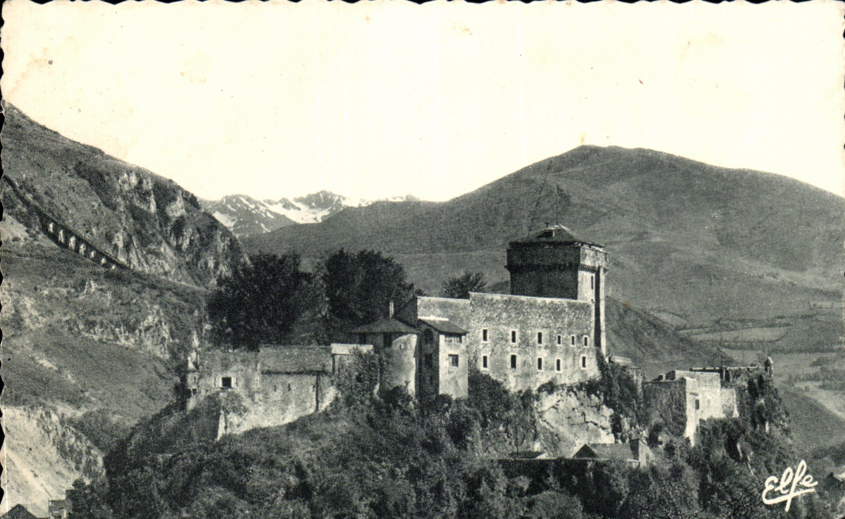 CPA Lourdes Le Fort et la Vallee d'Argeles