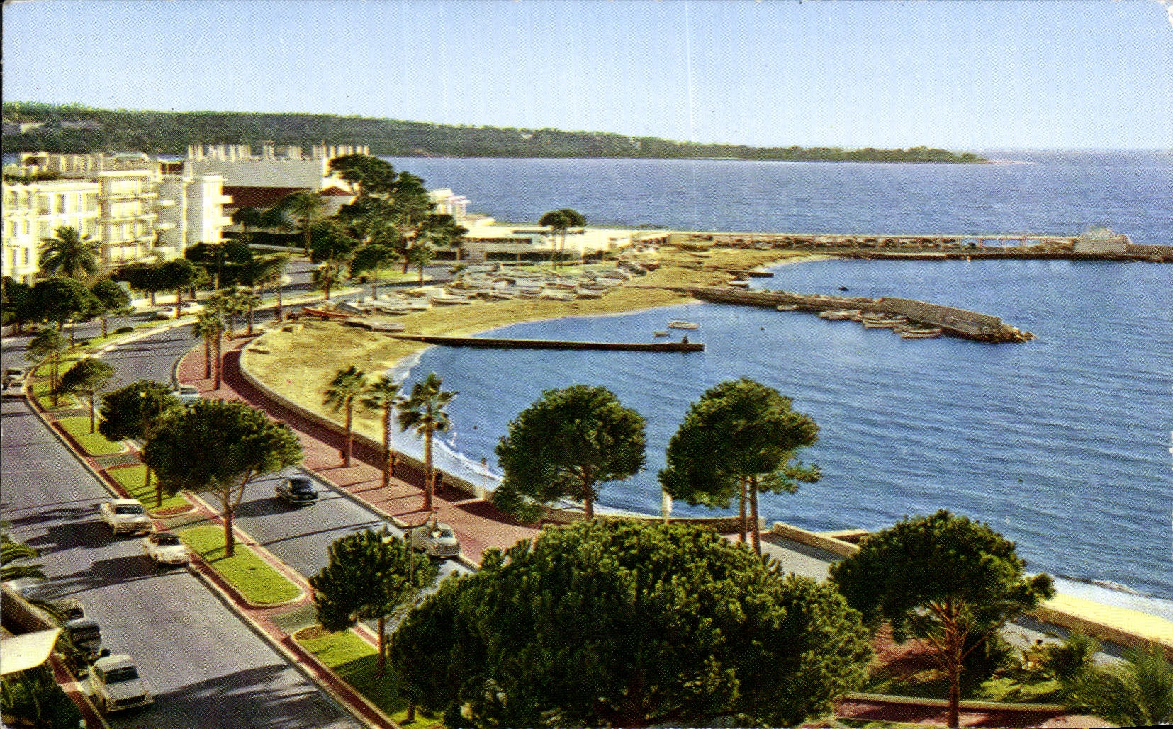 CPA Cannes La Promenade de la Croisette Dans le fond le Casino du Palm Beach et