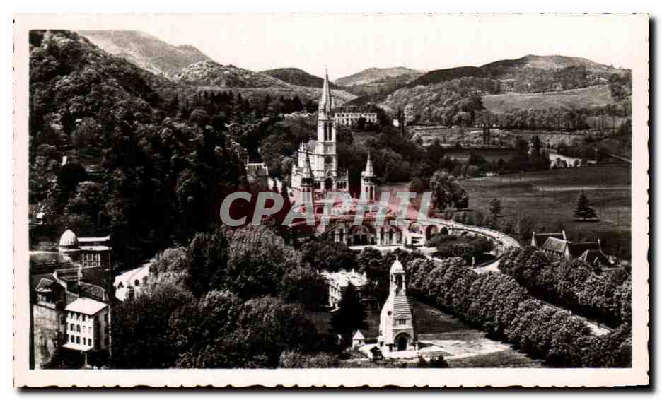 CPSM Lourdes La Basilique Le Monument Interallie Vue Plongeante