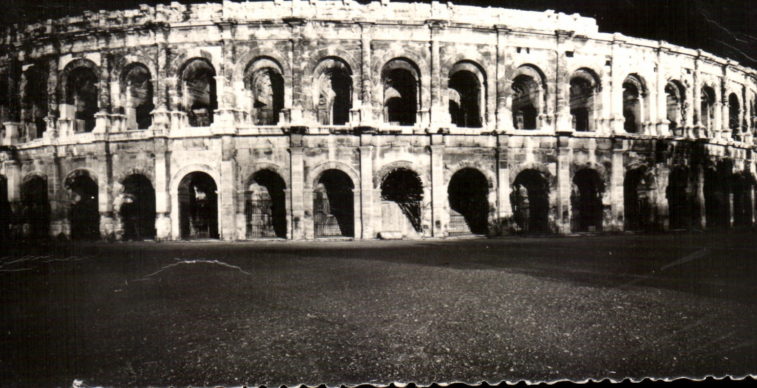 Nîmes (Gard) — Les Arènes Romaines vues la Nuit — Éditions Rella, NICE