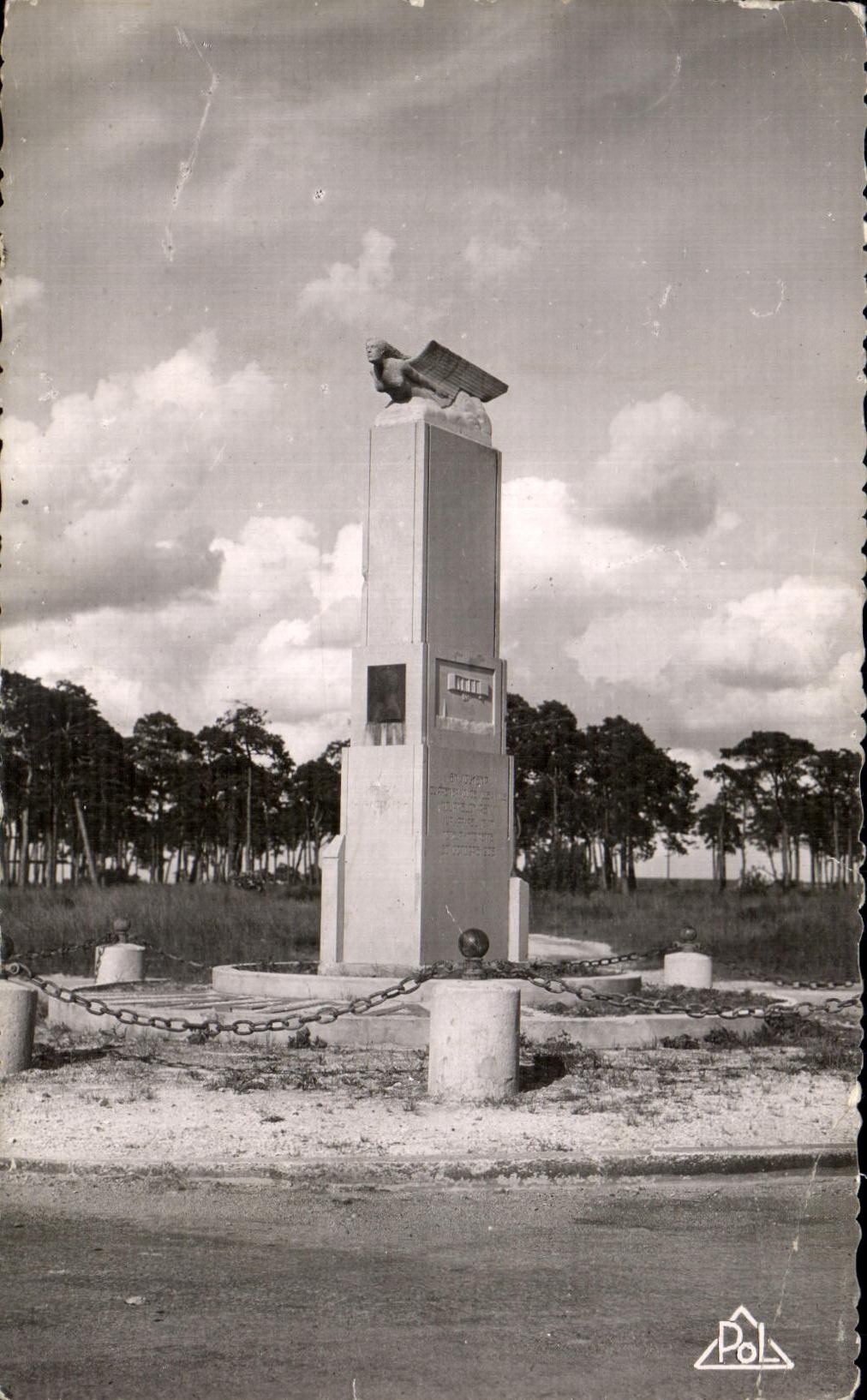 CPA Mourmelon le Grand Monument a Henry Farman Aviation Aviateur