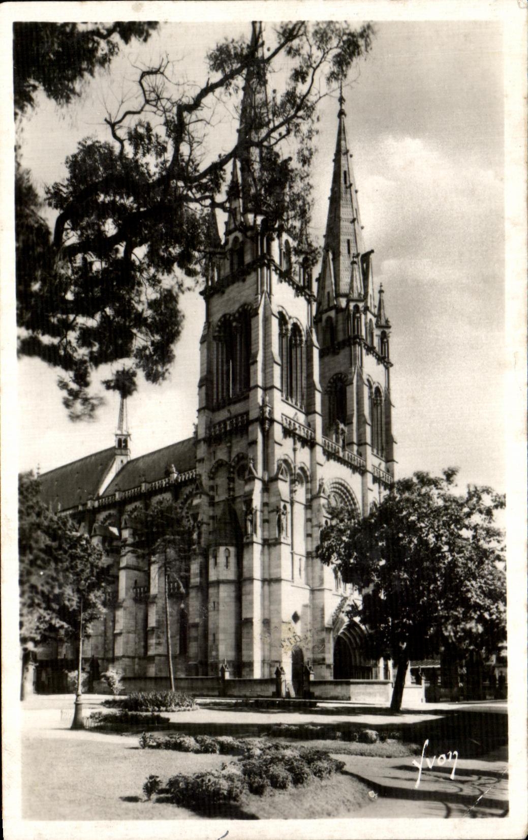 La Cathédrale Notre-Dame — Moulins (Allier) — Éditions Art 'Yvon' (893)