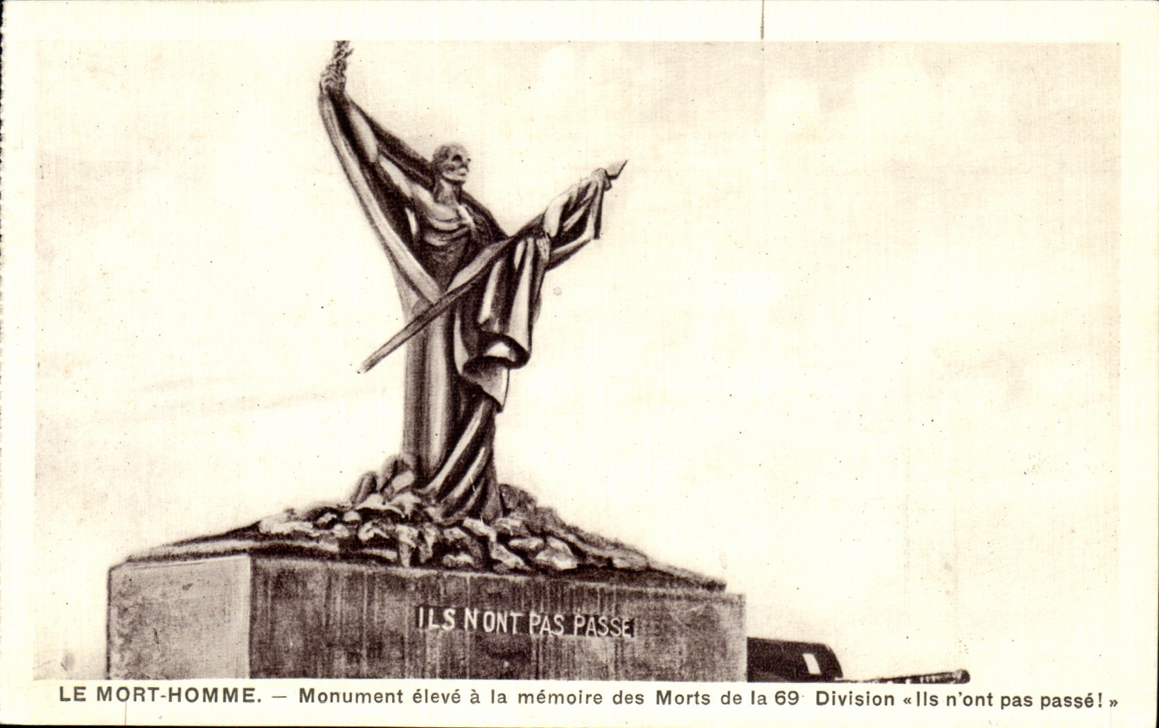 Le Mort-Homme — Monument aux Morts de la 69e Division « Ils n'ont pas passé » — œuvre de M. Fromont Meurice
