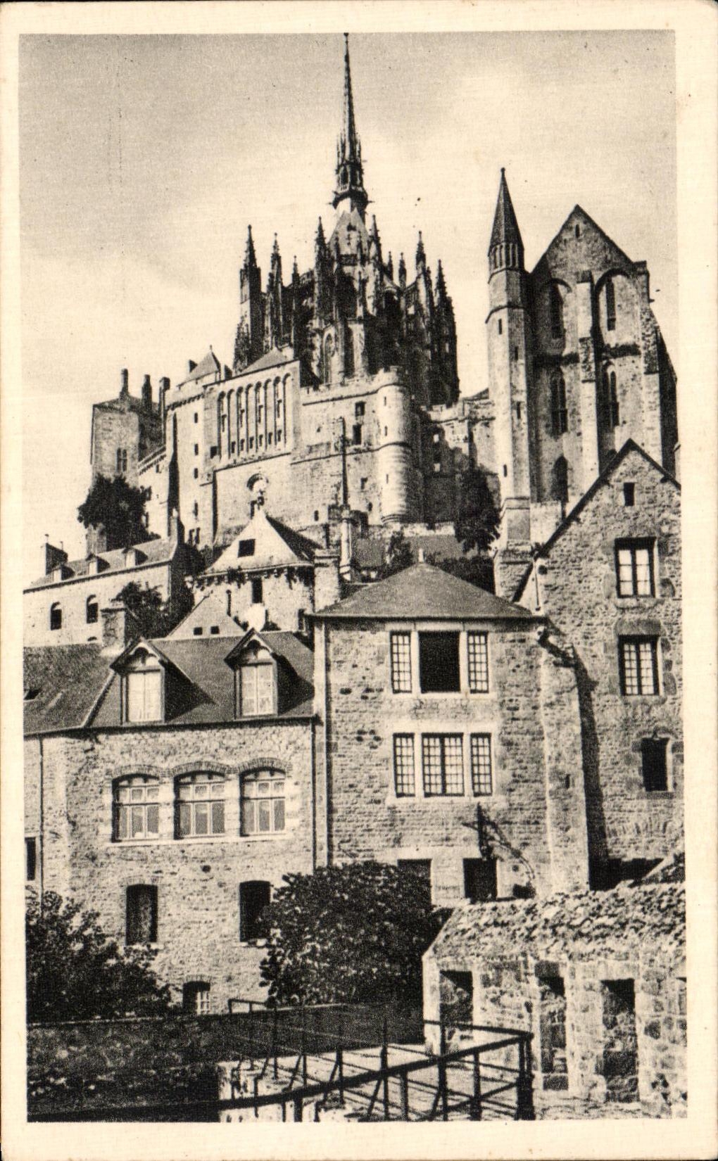 CPA Abbaye Du Mont St Michel vue des Remparts