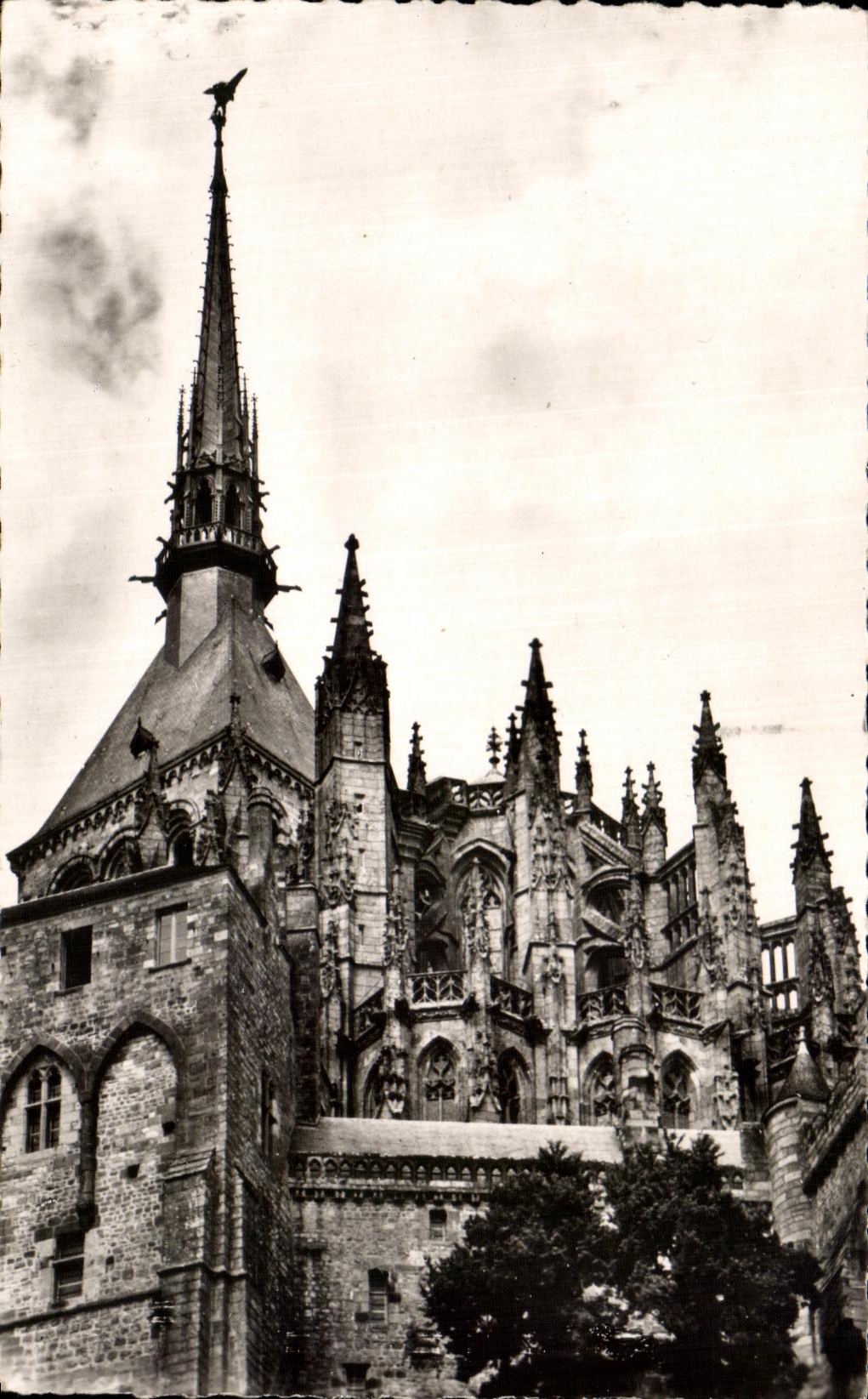 Le Mont Saint-Michel — Abbatiale, flèche et pinacles — Les Tirages Modernes, Paris