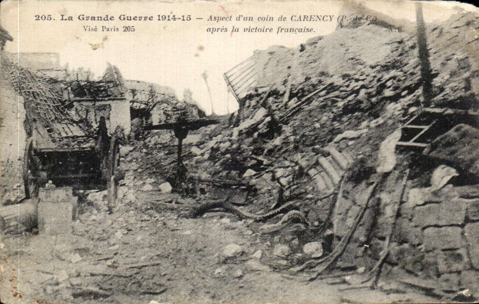 CPA Aspect d'un coin de Carency apres la victoire francaise Militaria