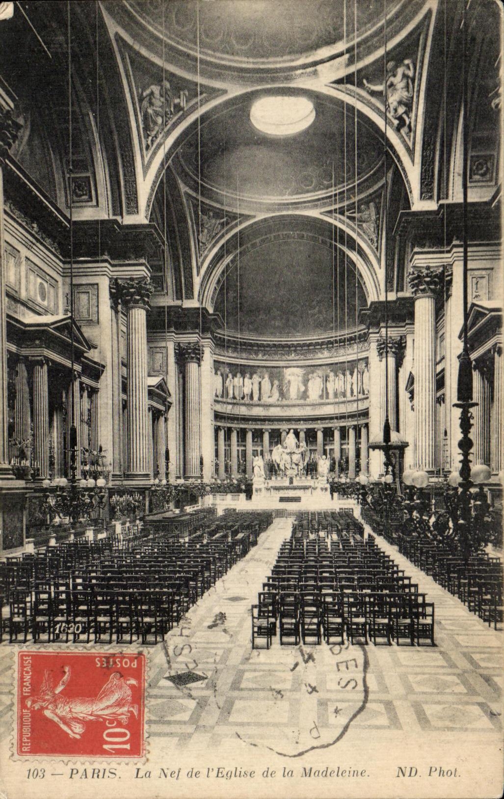 CPA Paris Le Nef de l'Eglise de la Madeleine