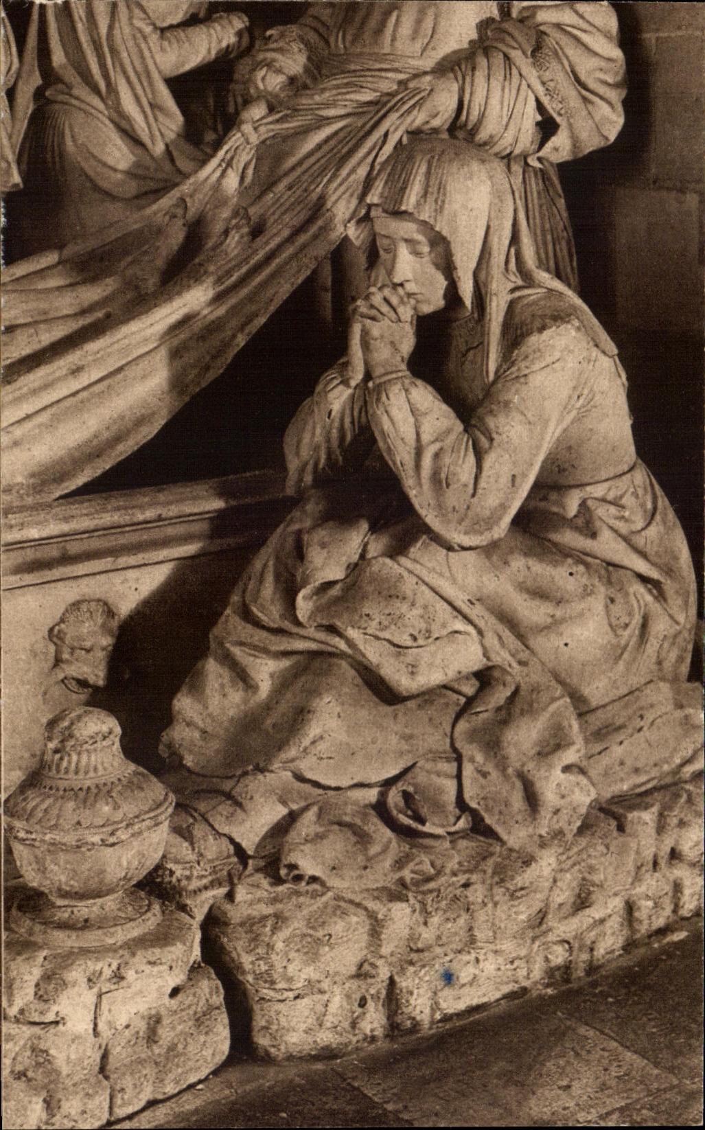 CPA Les Saints De Solesmes La Madeleine au tombeau de Christ