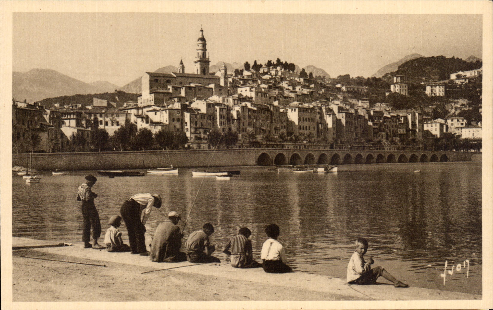 CPA Cote D'Azur Menton Le Port Pecheurs Yvon 