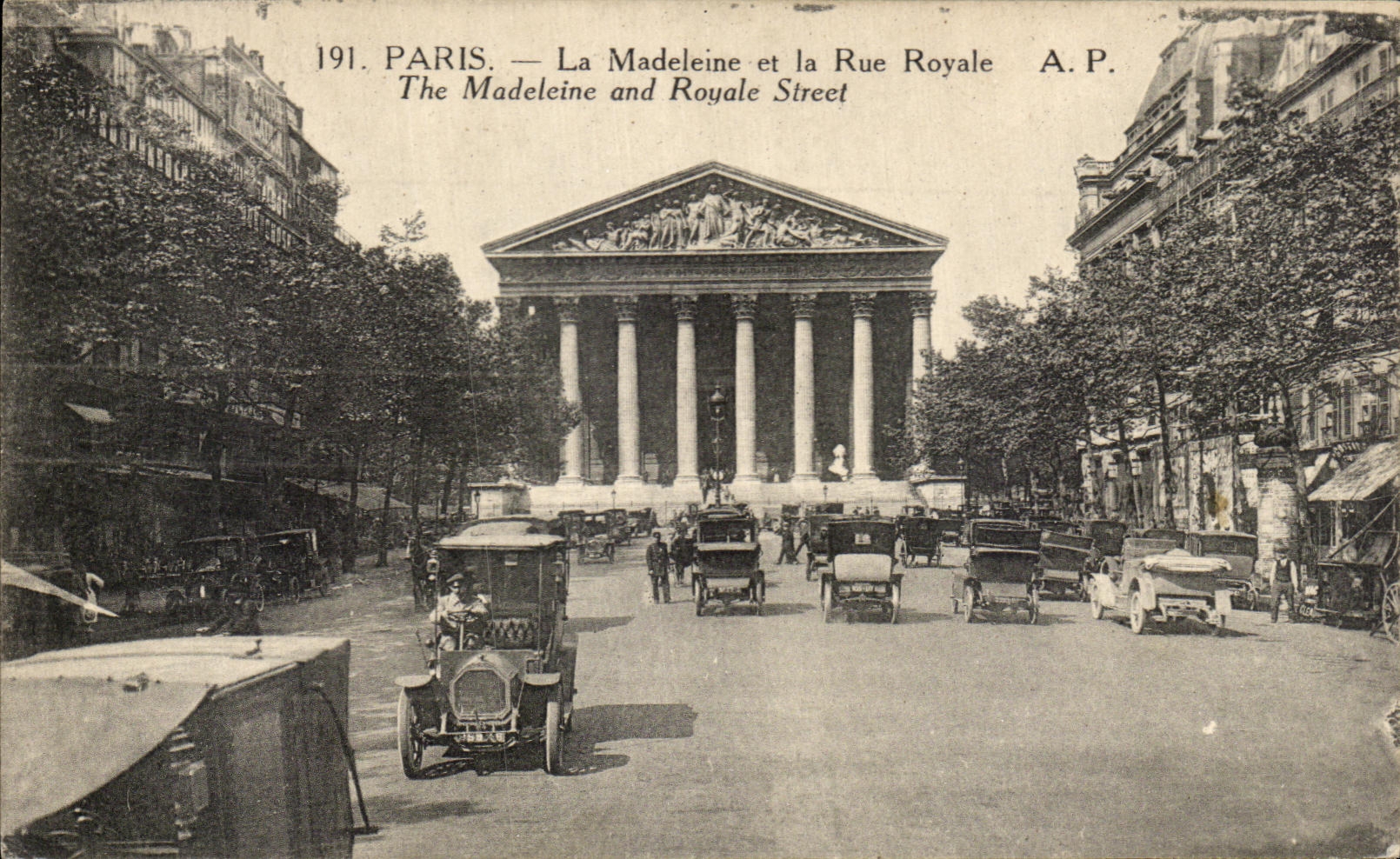 CPA Paris La Madeleine et la Rue Royale 