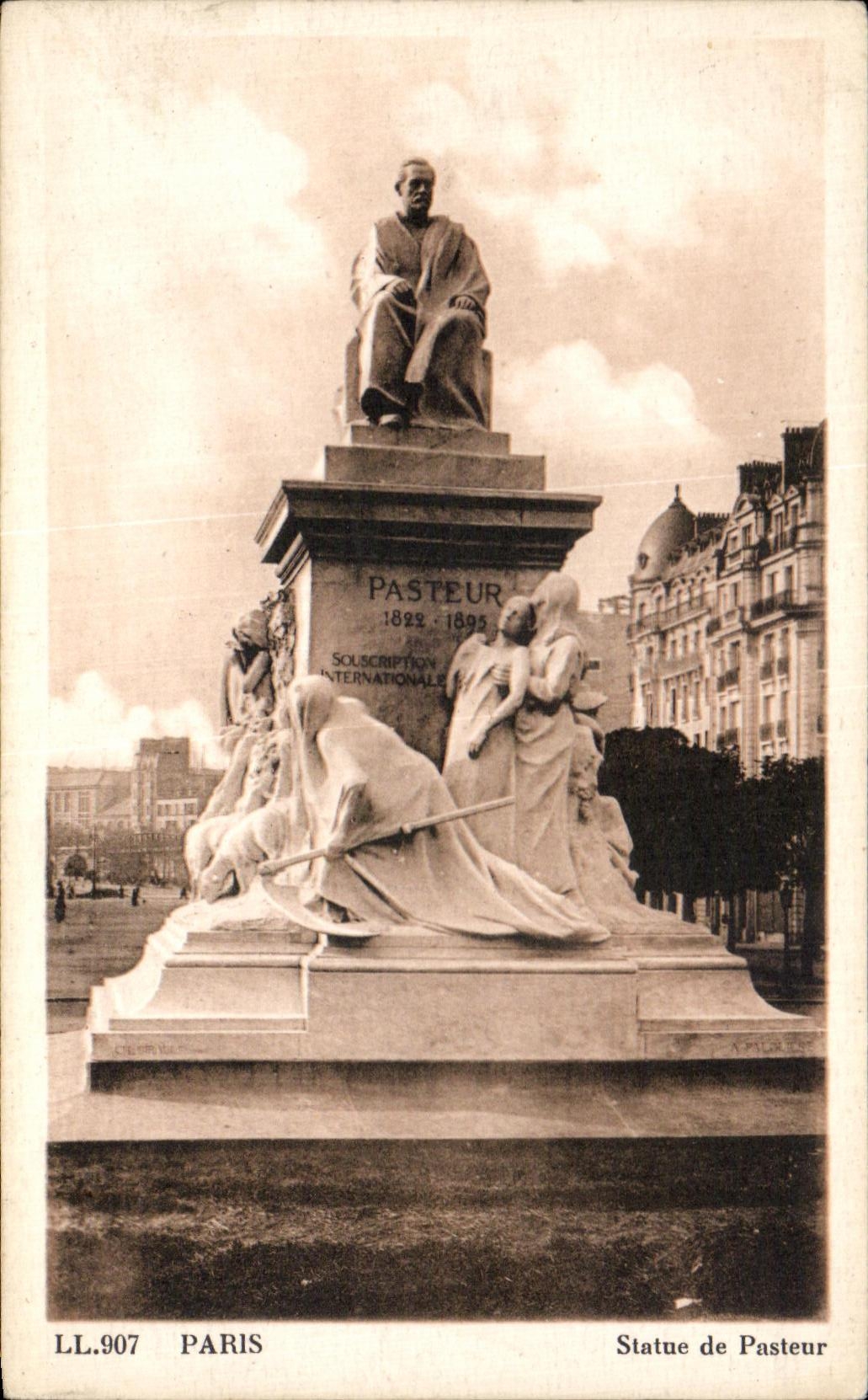 CPA Paris Statue de Pasteur
