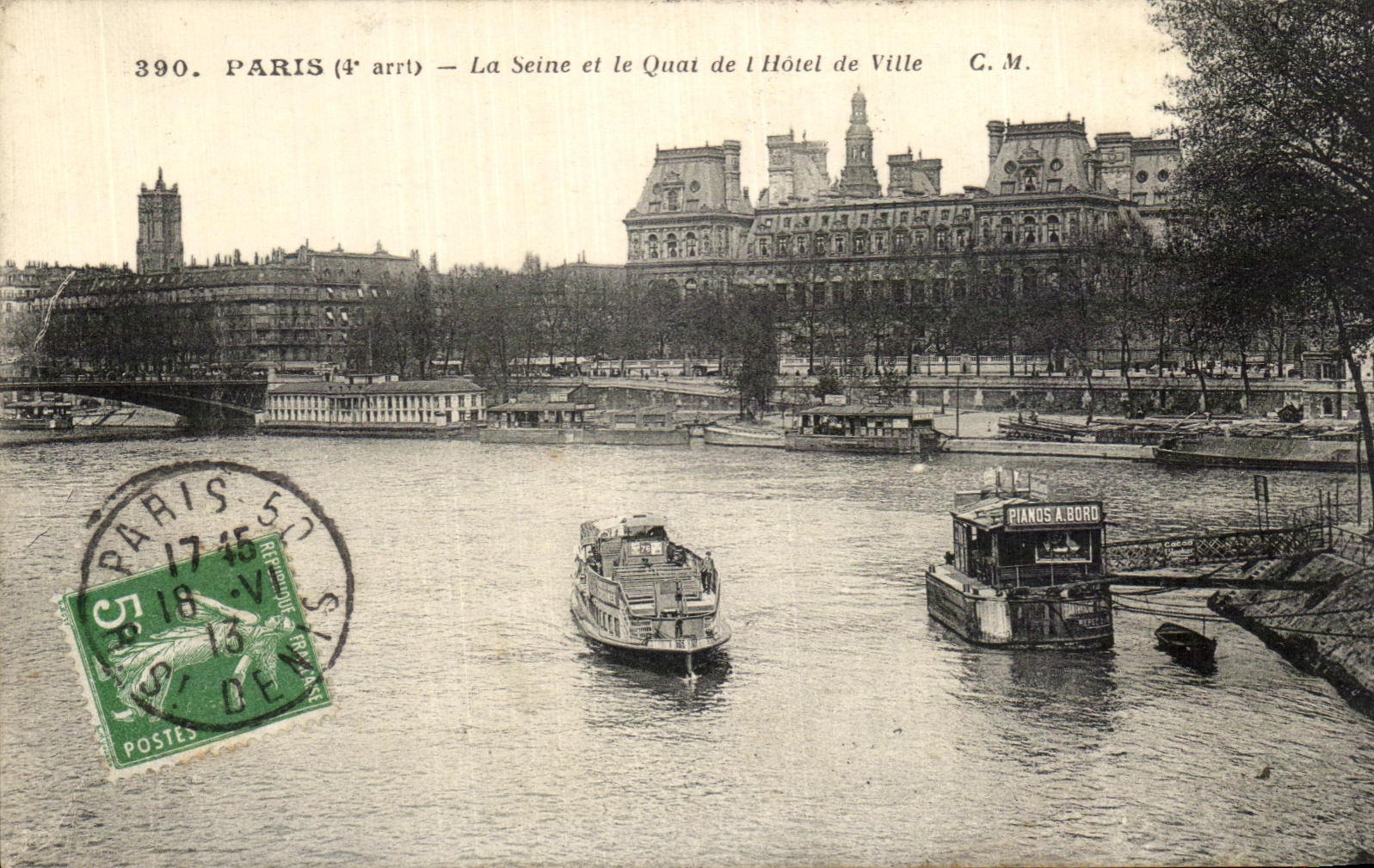 CPA Paris La Seine et le Quai de l'Hotel de Ville Peniches Pianos a bord