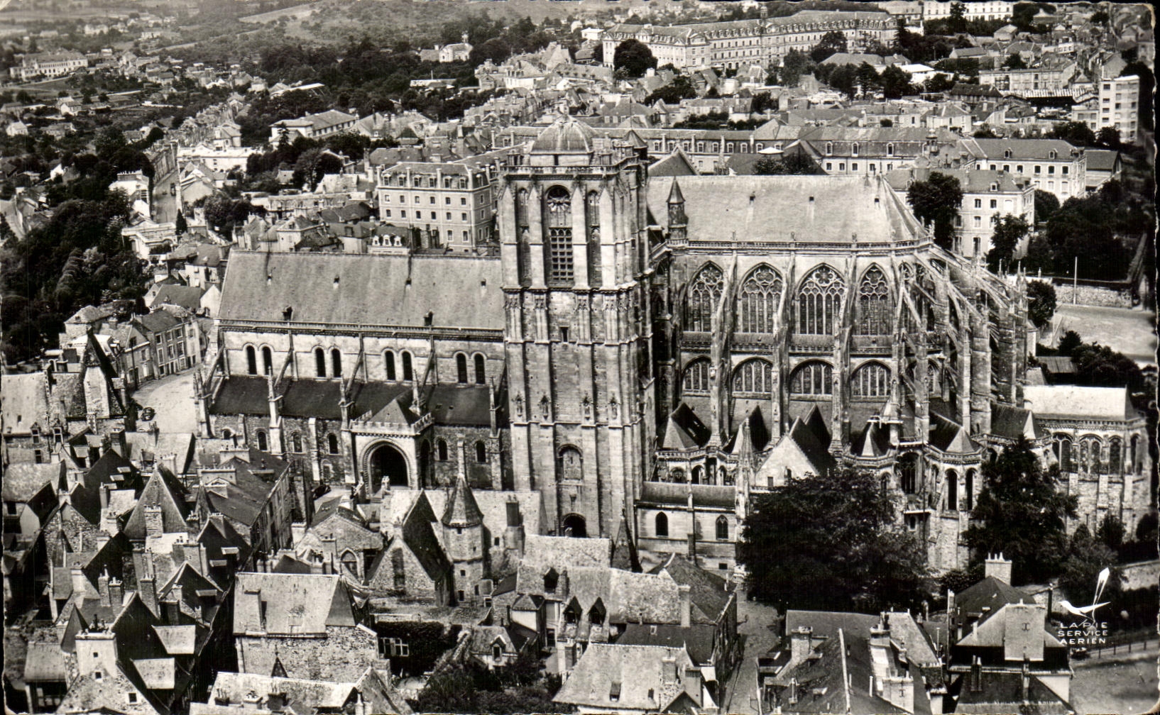CPSM Le Mans Le Vieux Mans et la Cathedrale St Julien 