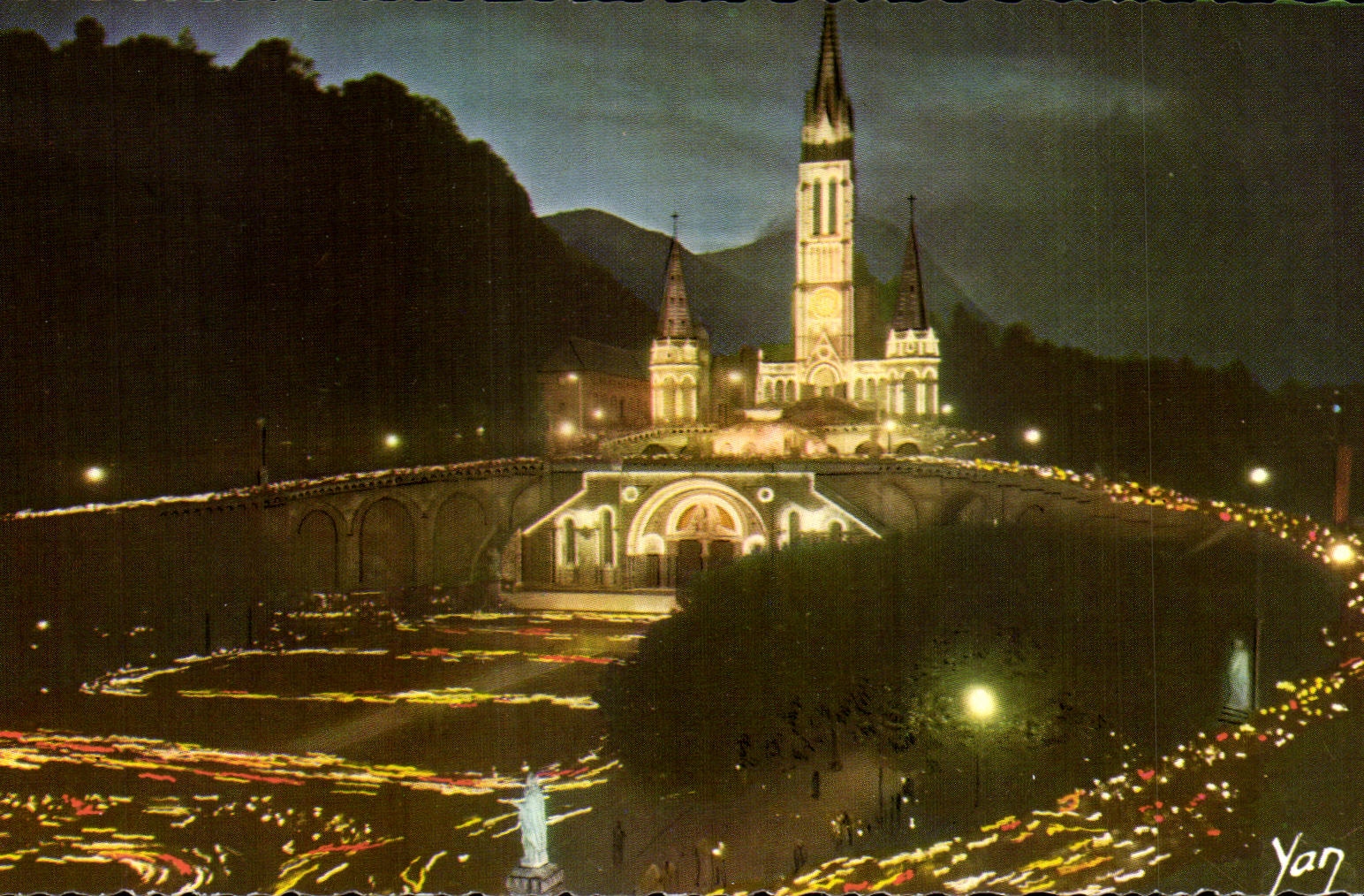 CPSM Lourdes La Procession aux flambeaux 