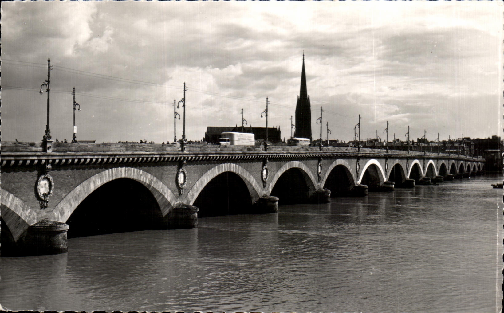 CPSM Bordeaux Le Pont et L'Eglise St Michiel 