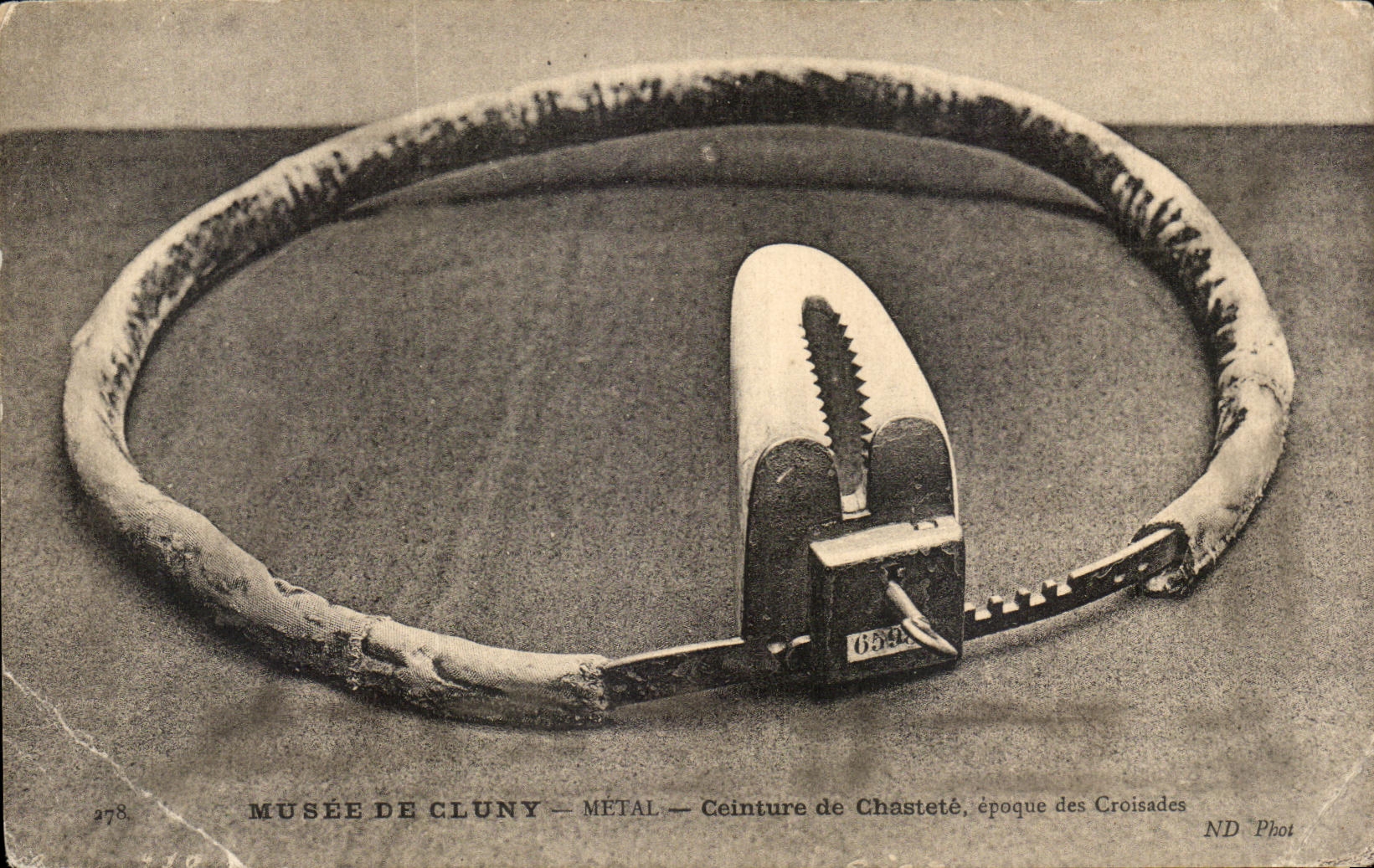 CPA Musee De Cluny Metal Ceinture de Chastete epoque des Croisades Erotique