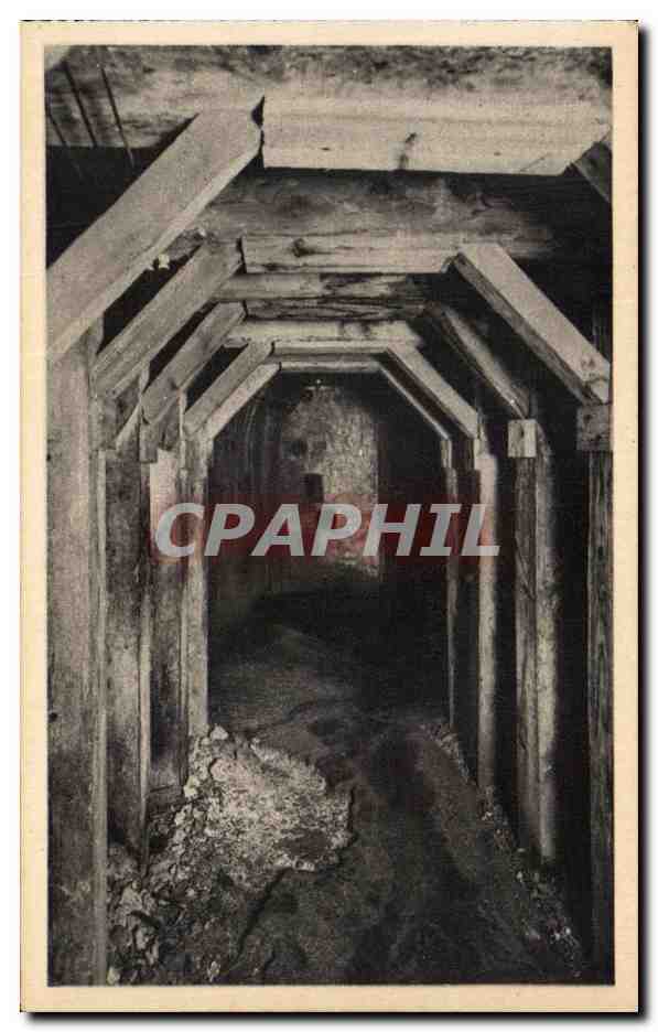 Galerie boisée du Fort de Vaux — Au fond, une chicane pour mitrailleuse — Édition Verdun, n° 117