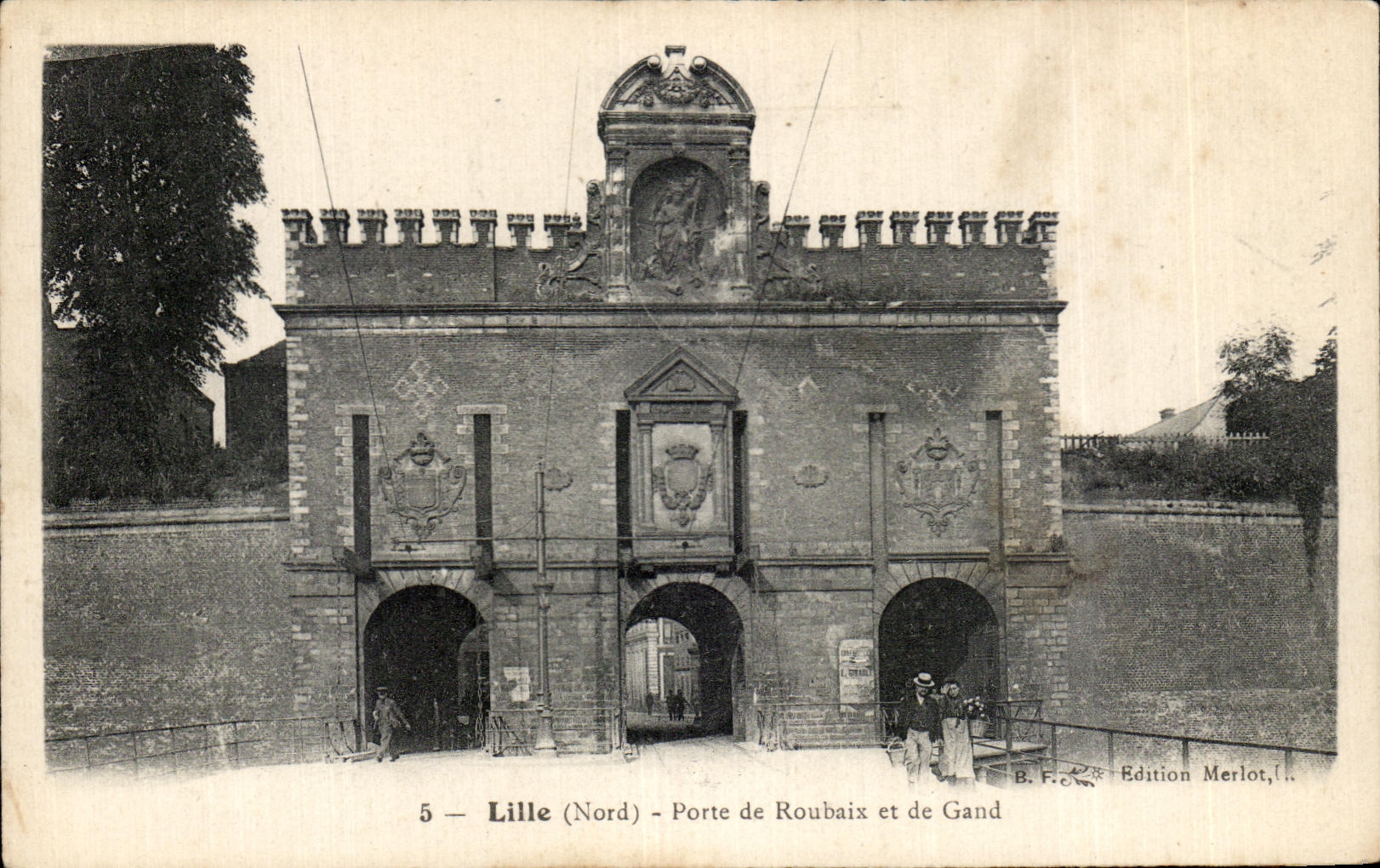 CPA Lille Porte De Roubaix Et De Gand
