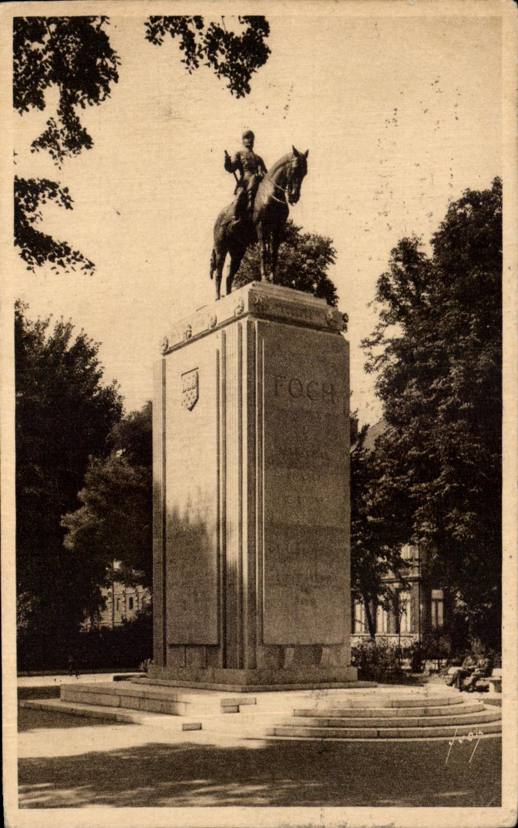 CPA Lille Monument au Marechal Foch Militaria 