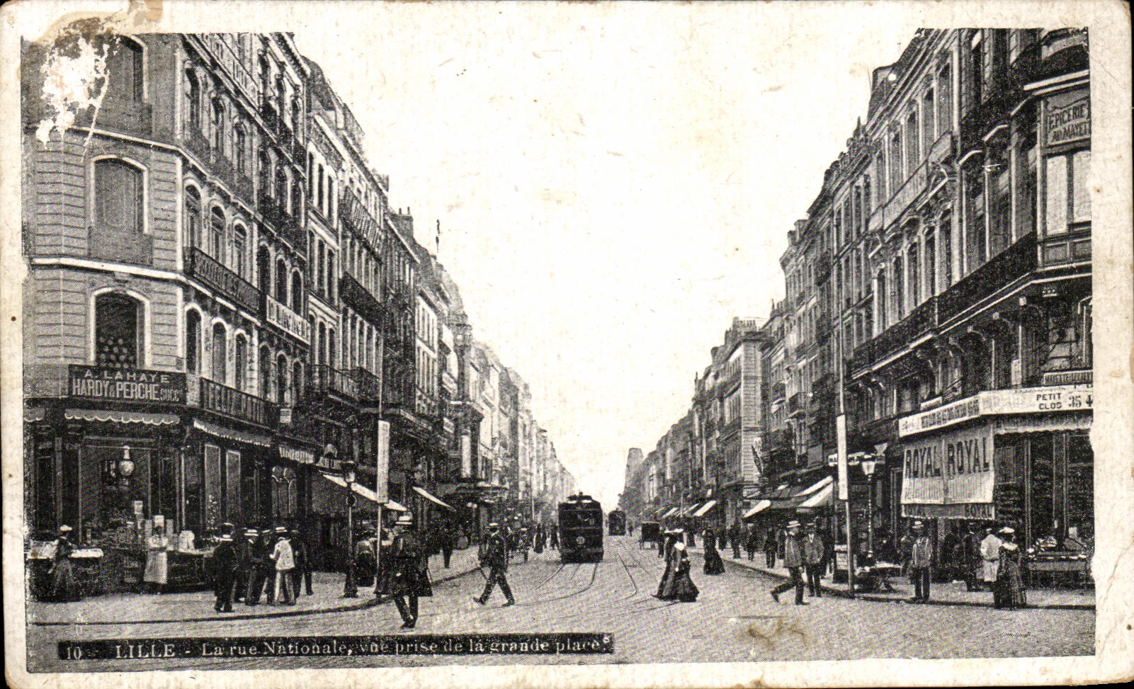 CPA Lille La rue nationale vue prise de la grande place 
