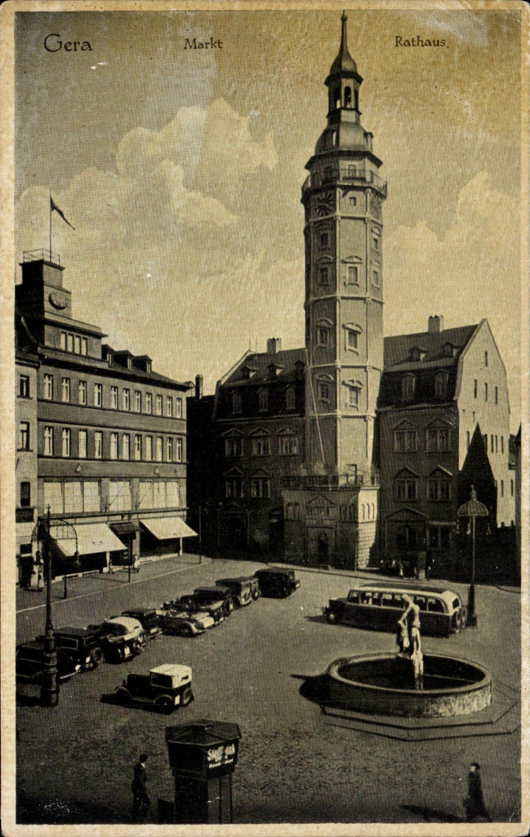 Gera — Markt — Rathaus — vue de la place avec fontaine et tour