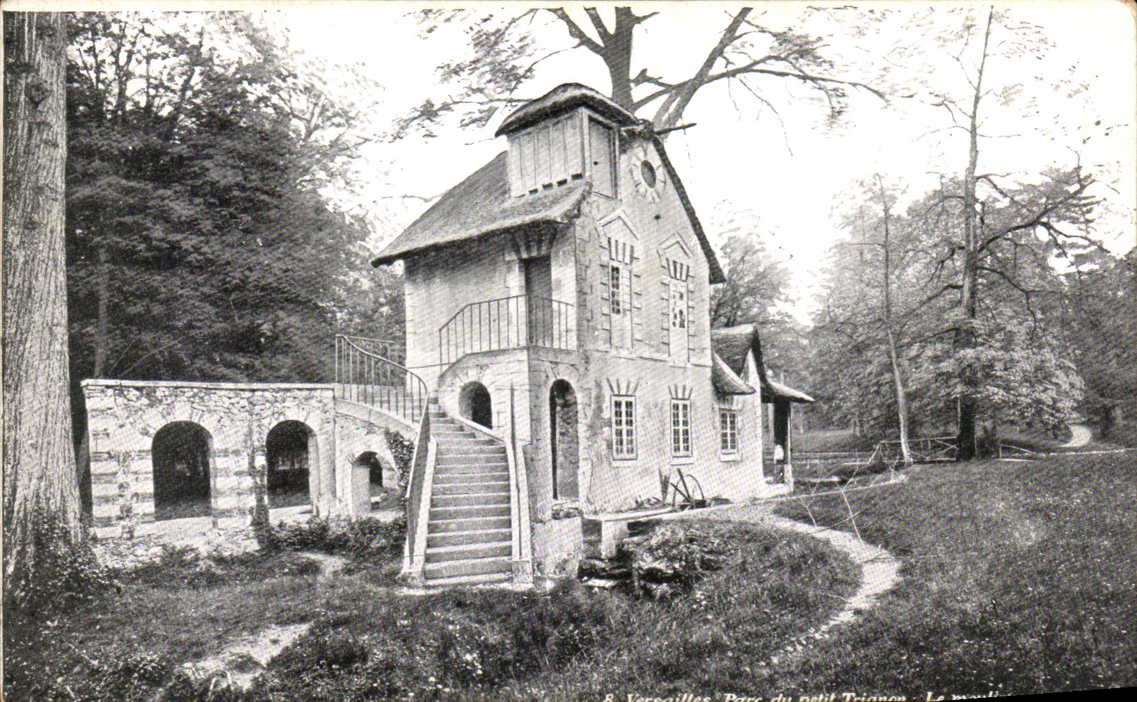 CPA Versailles Parc du Trianon Le moulin 