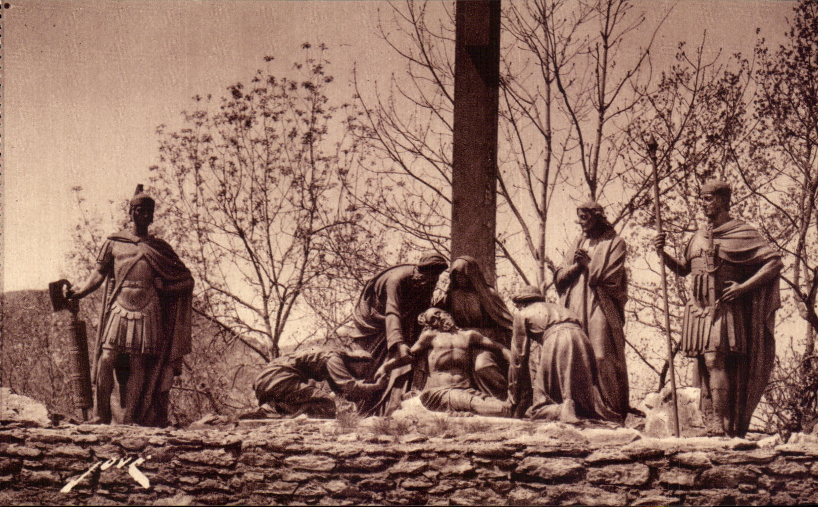CPA Lourdes Le Calvaire XIII Station Jesus est descendu de la Croix et remis