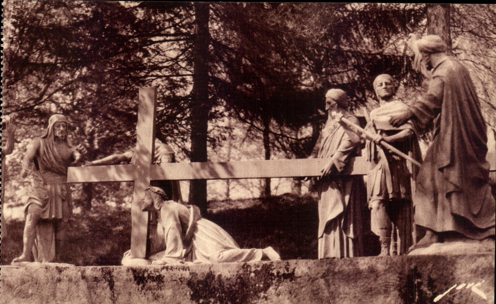 CPA Lourdes Le Calvaire VII Station Jesus tombe pour la deuxieme 