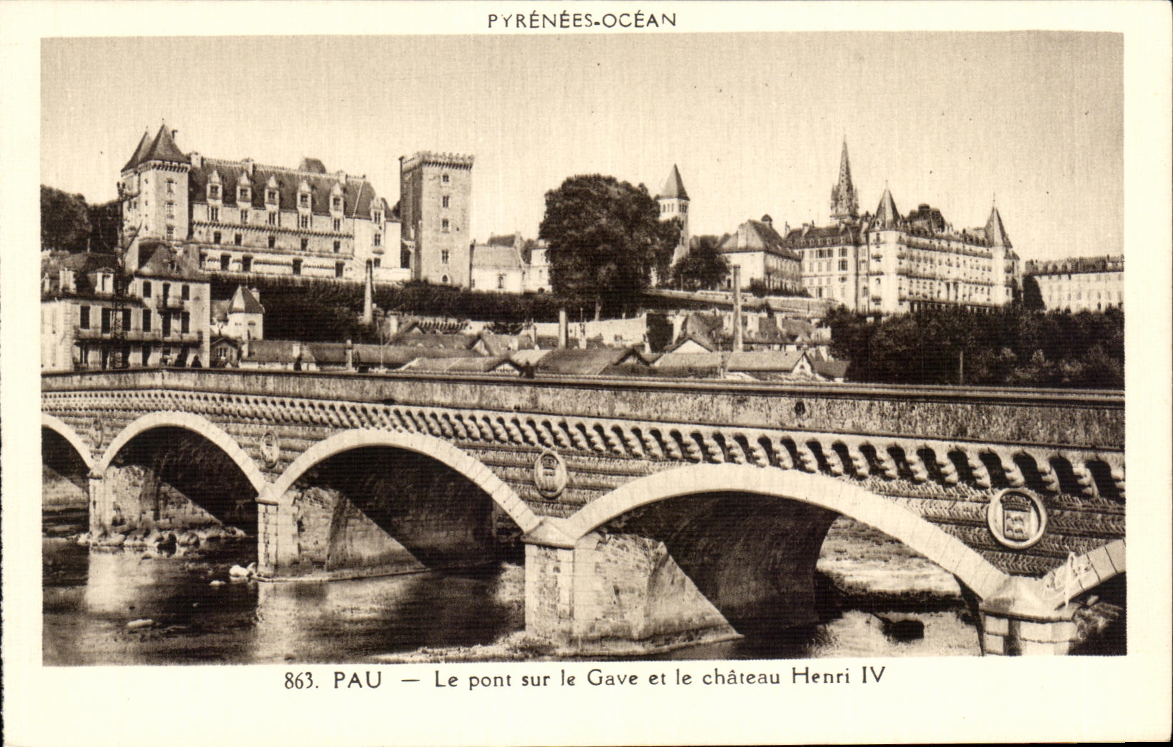 Pau — Le pont sur le Gave et le château Henri IV — Pyrénées-Océan, n° 863