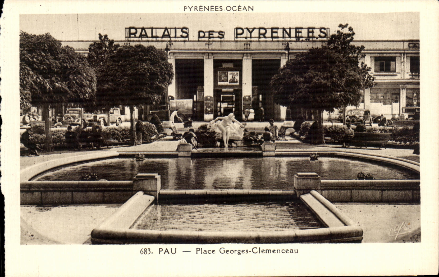 Pau — Place Georges-Clemenceau — Palais des Pyrénées