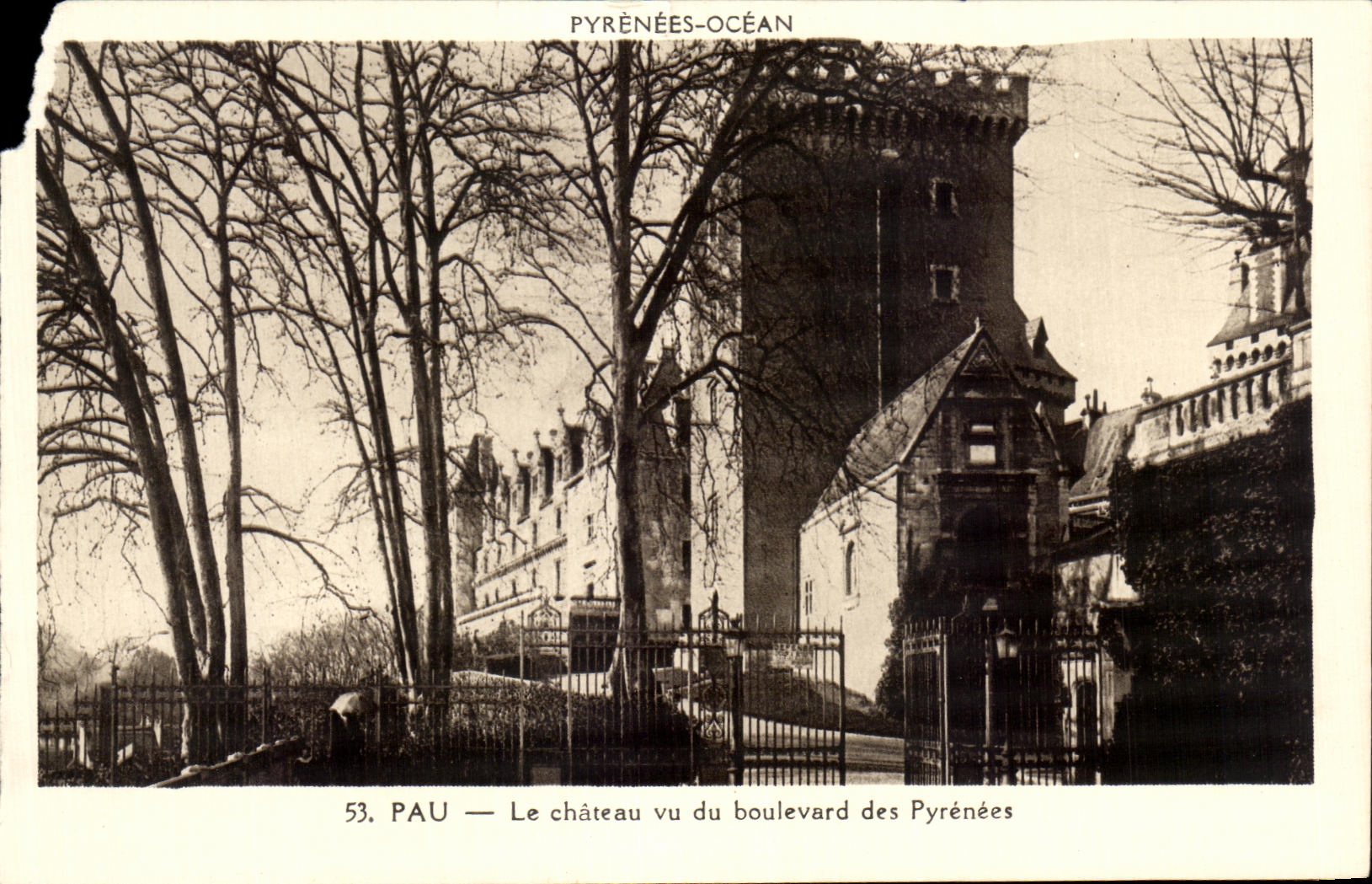 Pau — Le château vu du boulevard des Pyrénées — Édition Pyrénées-Océan