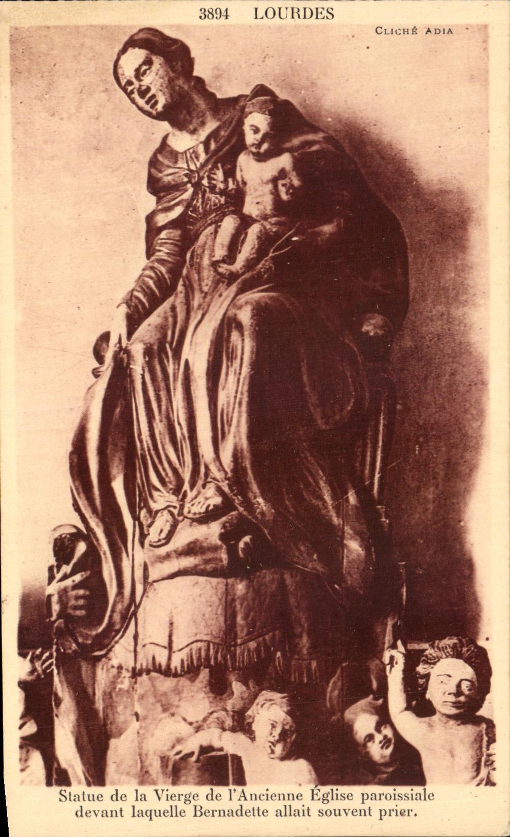 CPA Lourdes Statue de la Vierge de I'Ancienne Eglise paroissiale devant laquelle Bernadette allait souvent prier
