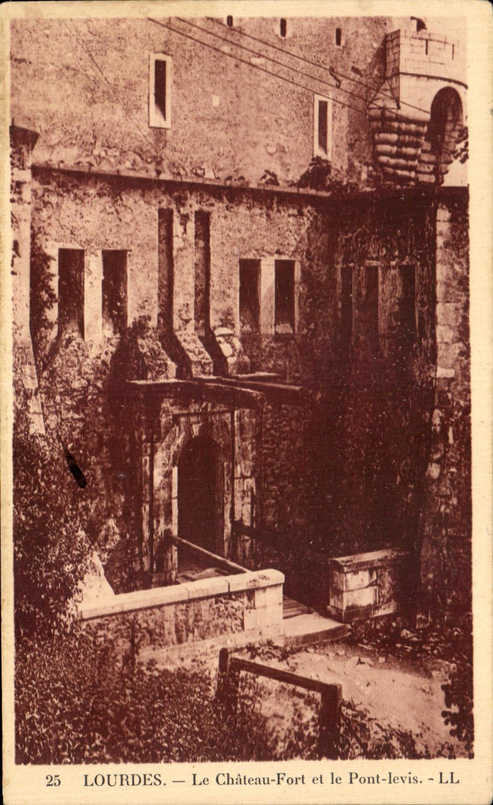 Lourdes — Le Château-Fort et le Pont-levis — LL