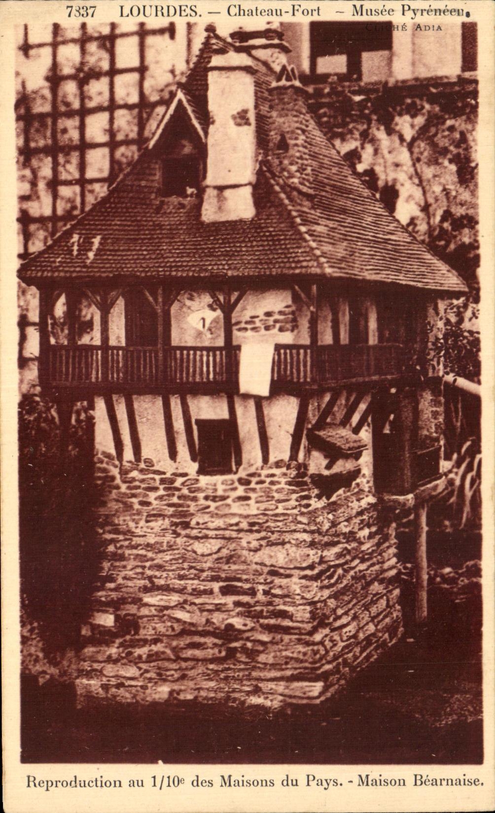 CPA Lourdes Chateau Fort Musee Pyreneen Reproduction au 1/10eme des maisons du pays Maison bearnaise
