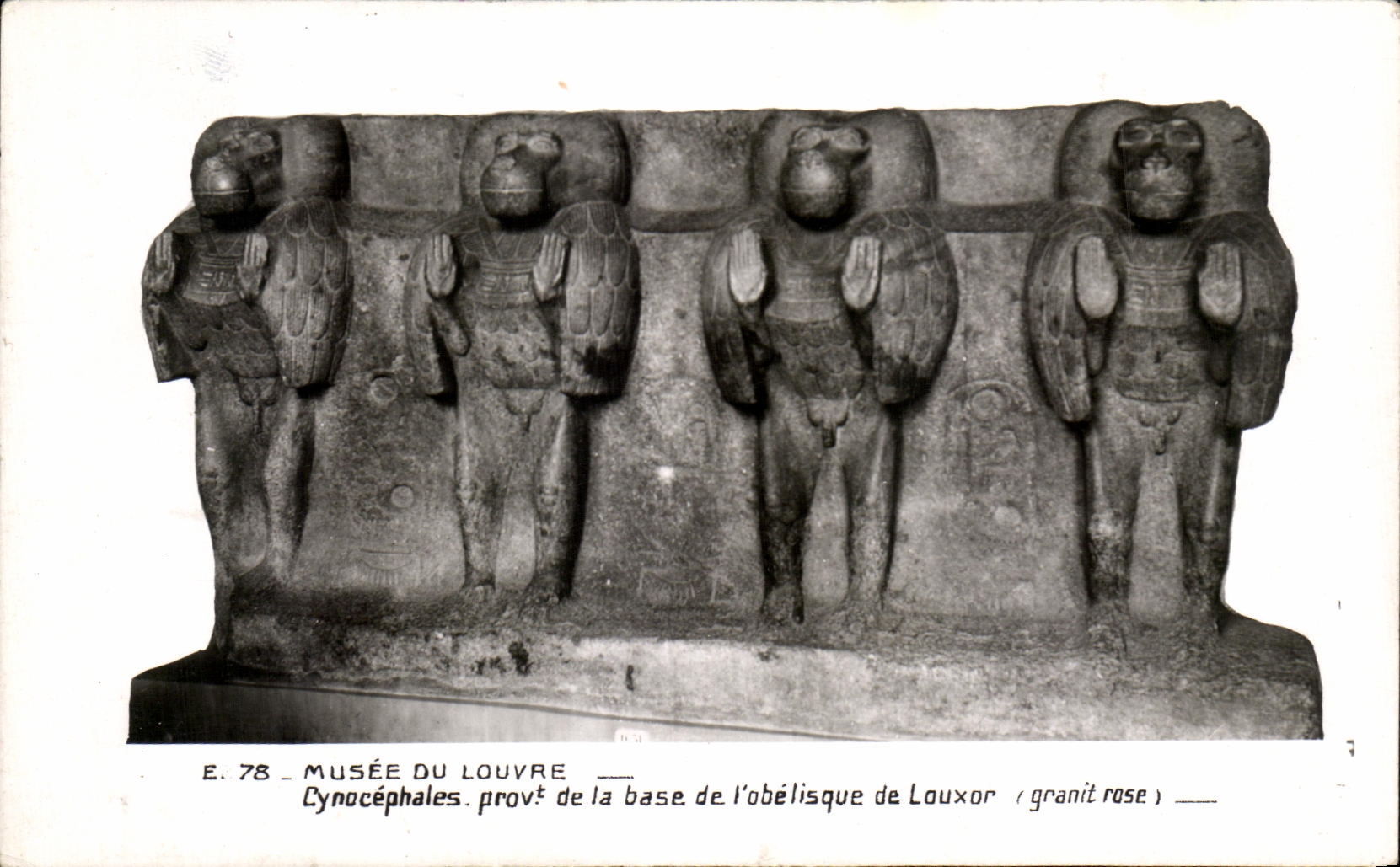 Cynocéphales — provenant de la base de l'obélisque de Louxor (granit rose) — Musée du Louvre