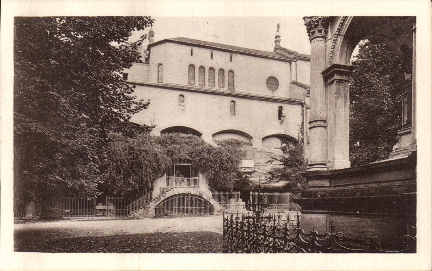 CPA Pelerinage Des Grottes De St Antoine Les Grottes et I'Eglise