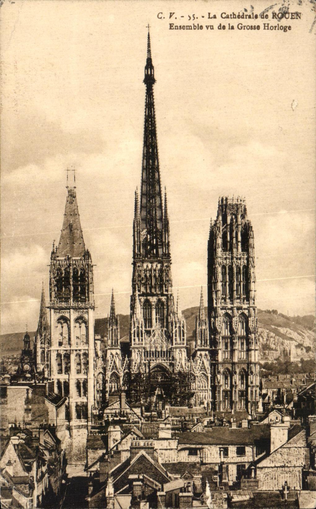 CPA La Cathedrale de Rouen Ensemble vu de la Grosse Horloge 