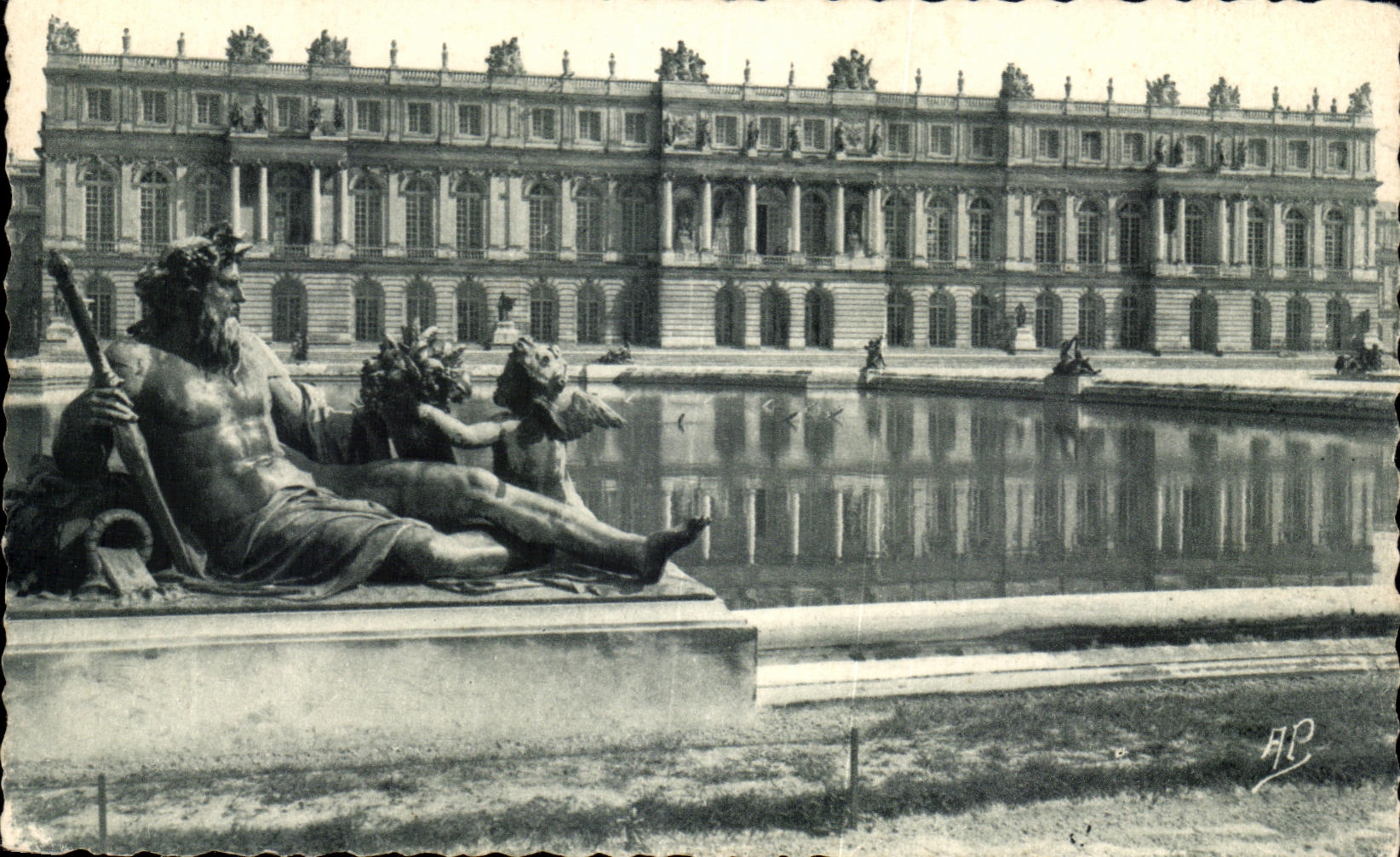 CPA Versailles Le palais et le parterre d'eau