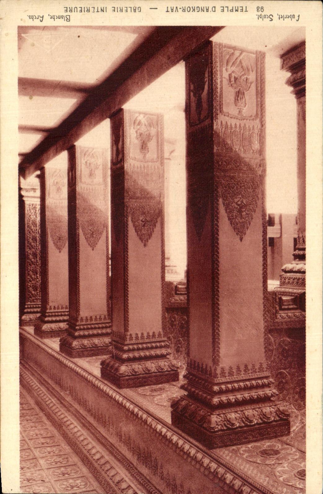 CPA Temple D'Angkor Vat Galerie interieure Exposition coloniale Paris