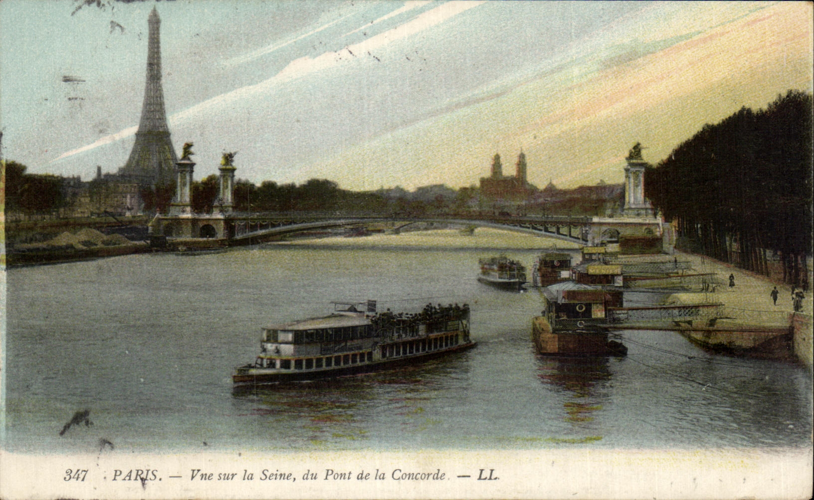 CPA Paris Vue sur la Seine du Pont de la Concorde Tour Eiffel Peniches 
