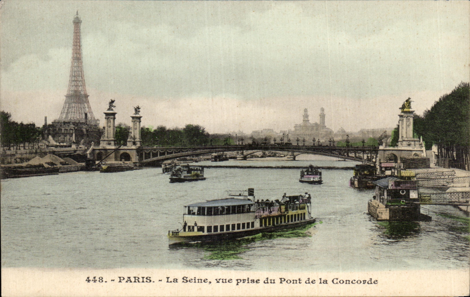 CPA Paris La Seine vue prise du Pont de la Concorde Peniches Tour Eiffel