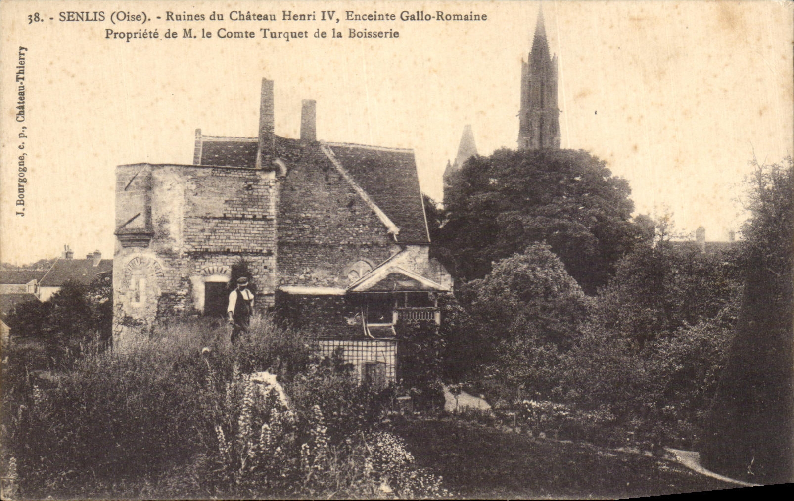 CPA Senlis Ruines du Chateau Henri IV Enceinte gallo romaine 