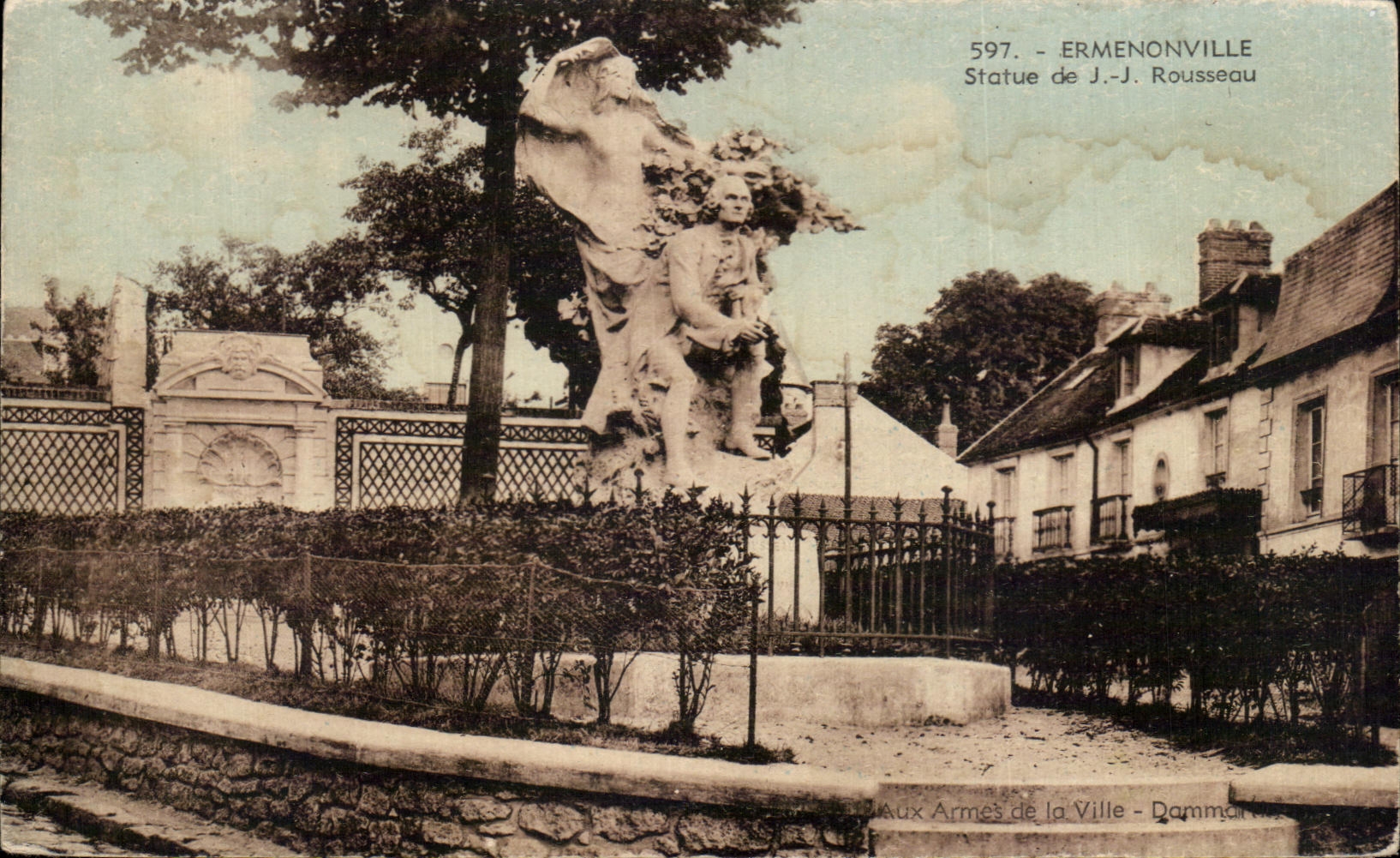 CPA Ermenonville Statue de J J Rousseau