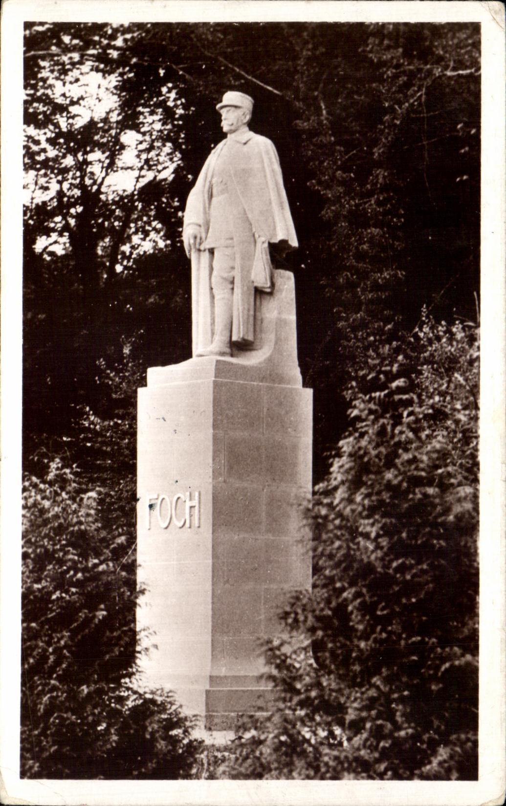 Statue du Maréchal Foch — Forêt de Compiègne (Oise) — Éditeur : Éditions de l'Armistice
