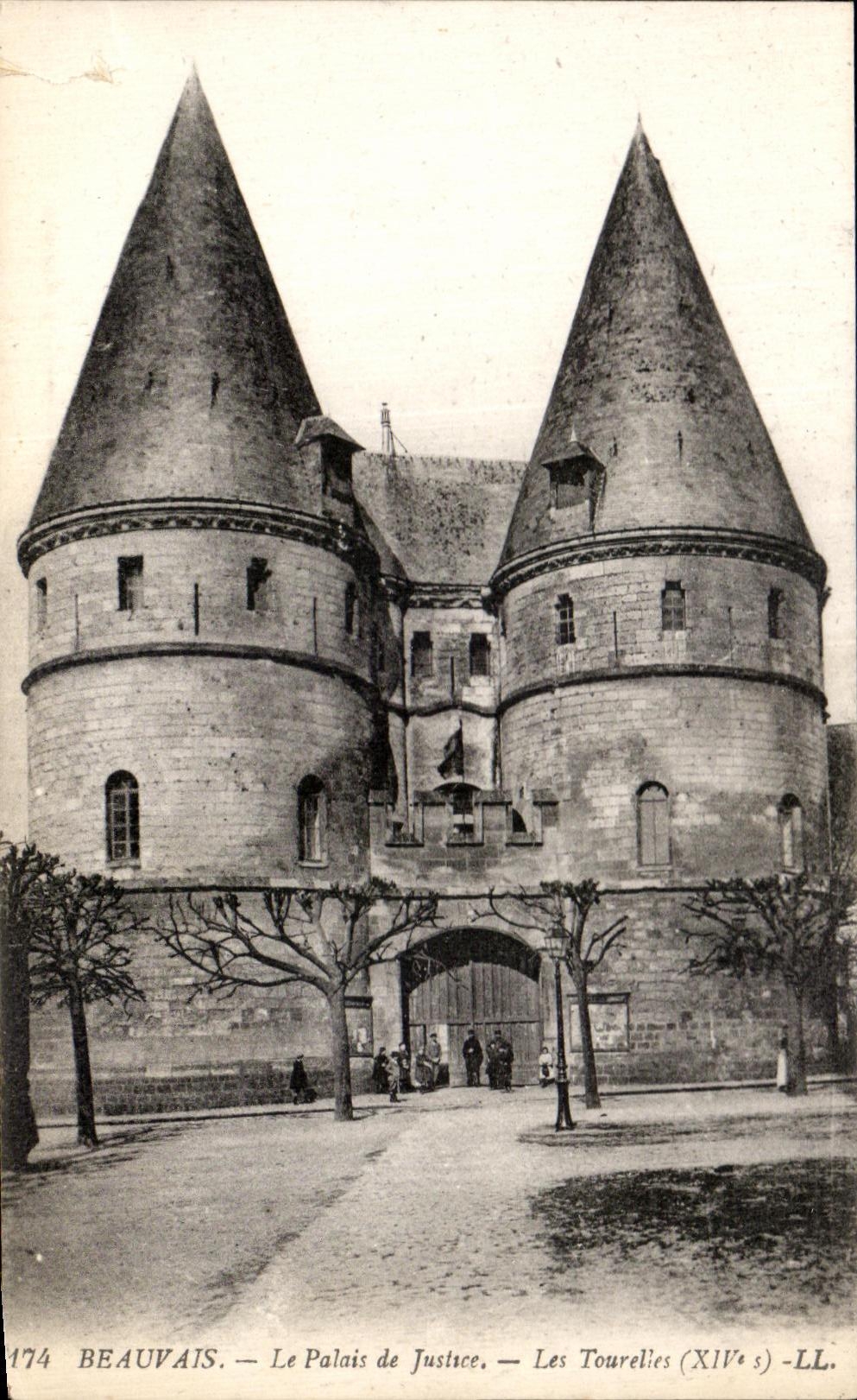 Beauvais — Das Gerichtsgebäude — Die Türme (14. Jh.) — LL