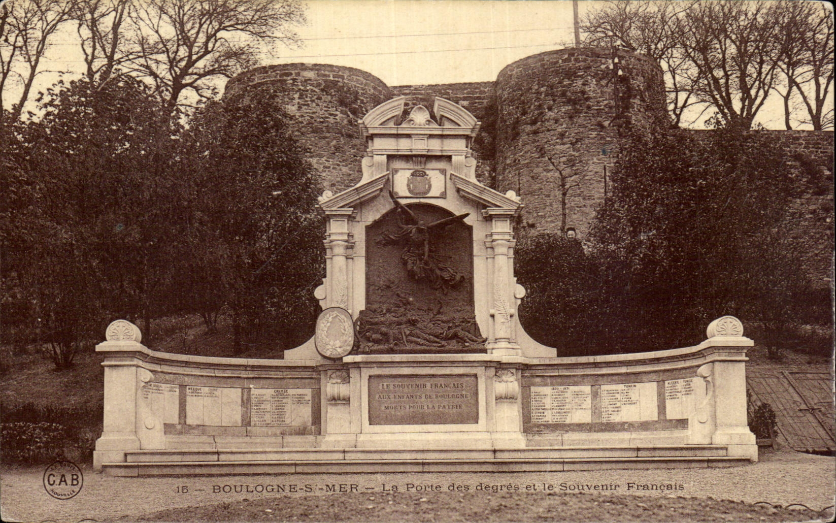 Boulogne-sur-Mer — La Porte des dégrés et le Souvenir Français — CAB