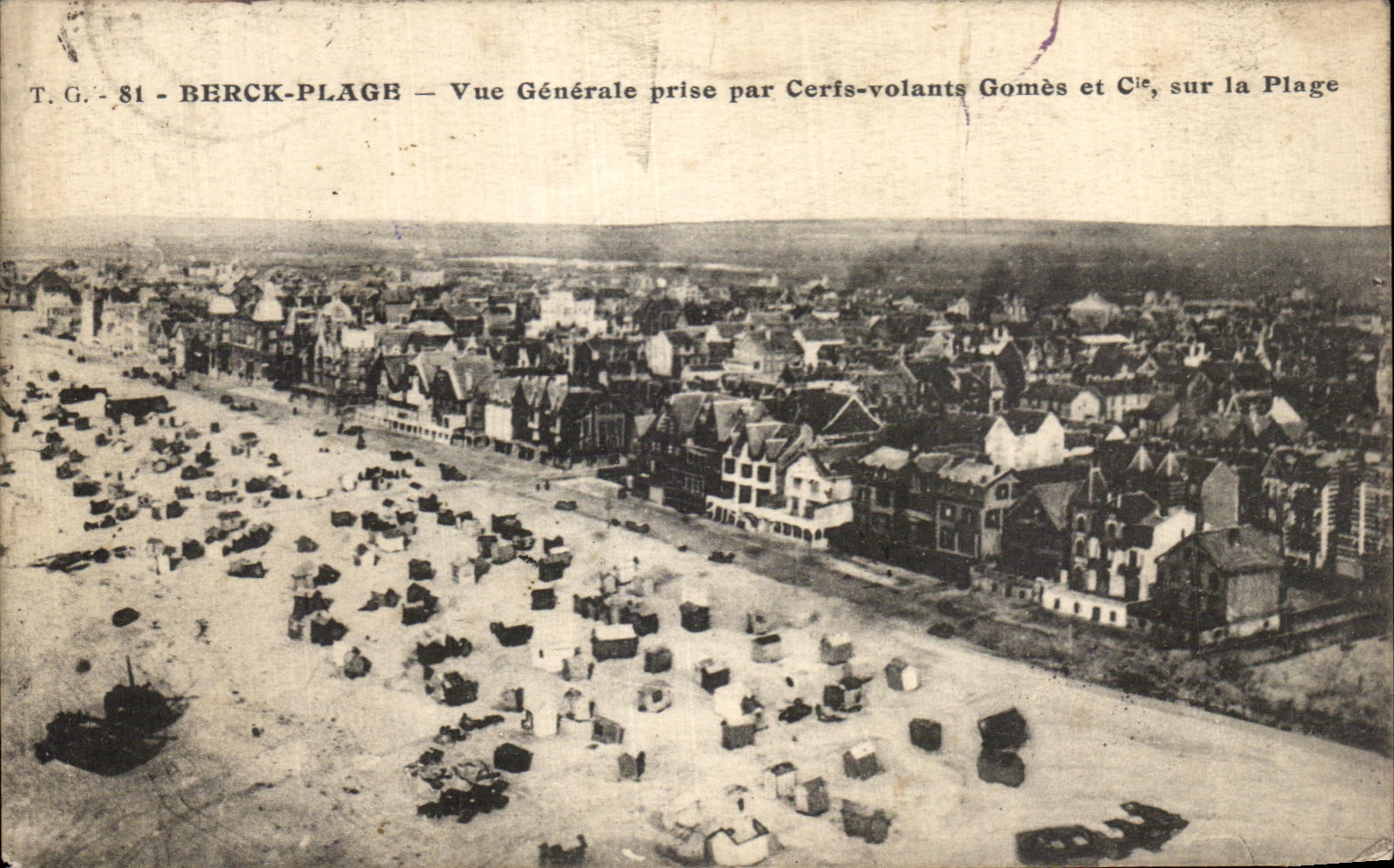 CPA Berck Plage Vue Generale Prise par Cerfs Volants Gomes et sur la Plage