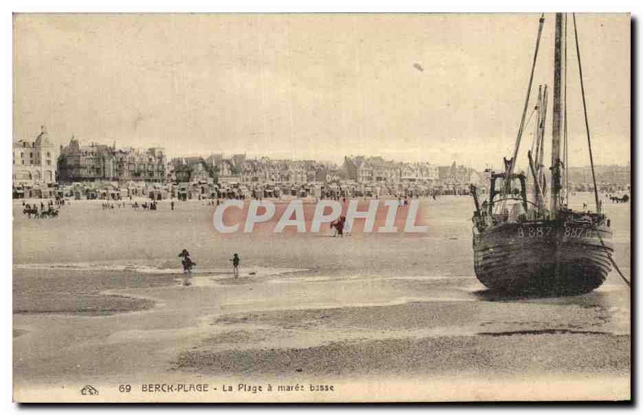 CPA Berck Plage La Plage a Maree Basse Bateau