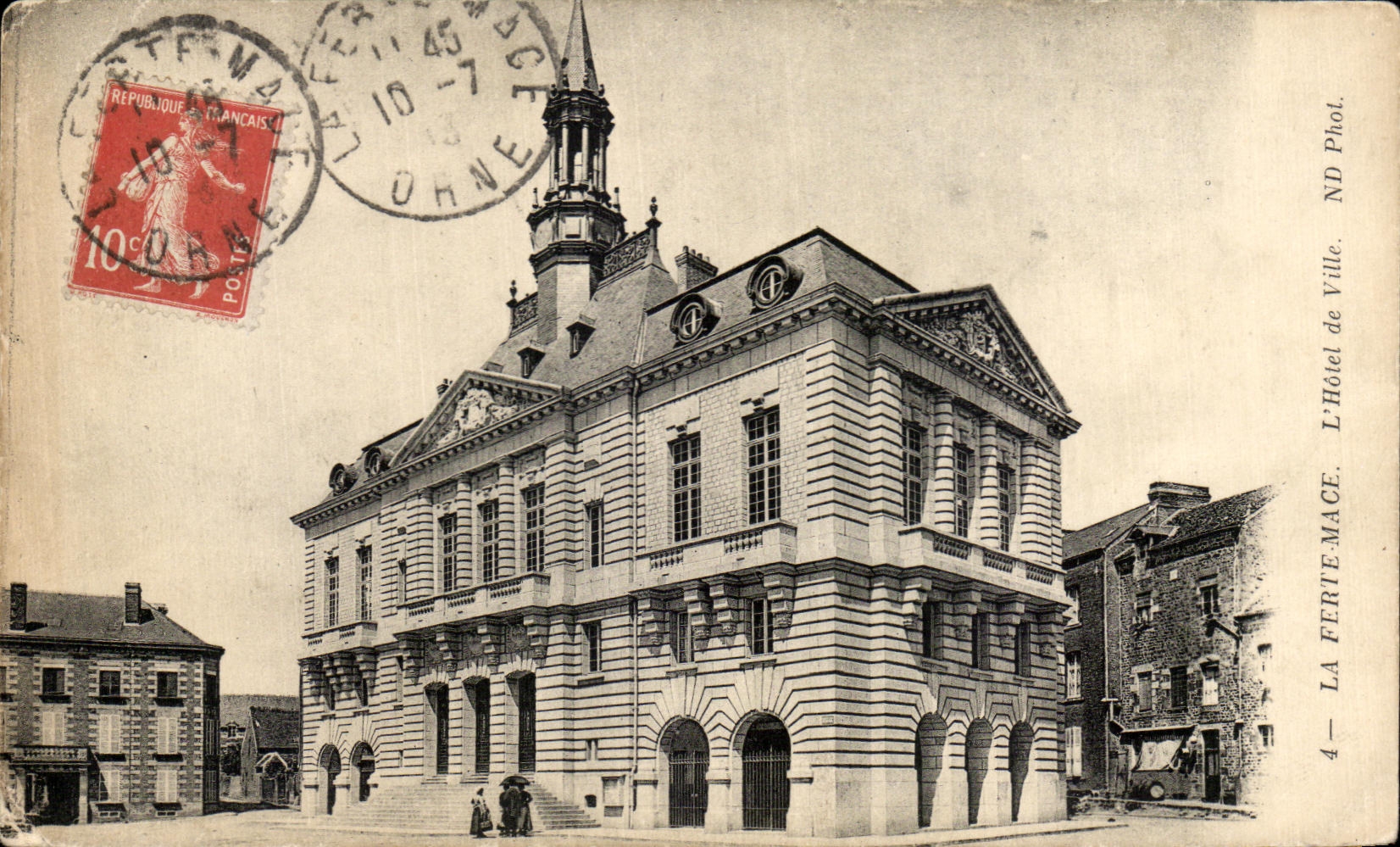 CPA La Ferte Mace L'Hotel de Ville