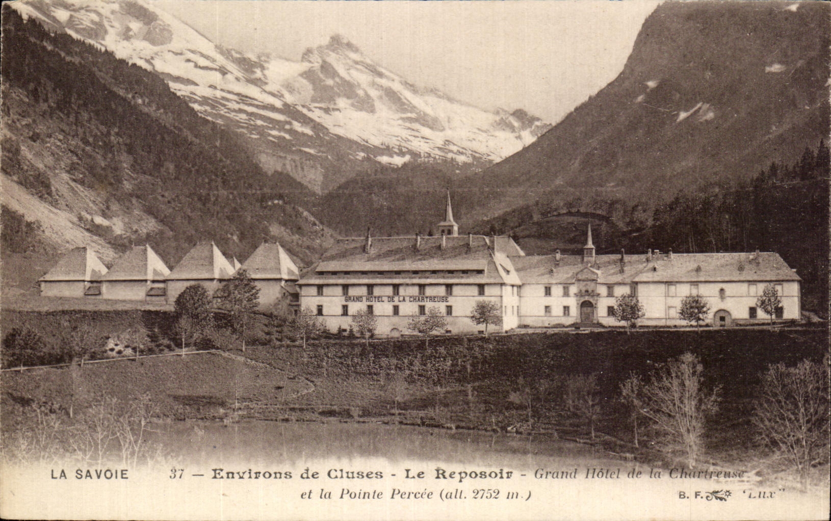 CPA La Savoie Environs de Cluses Le Reposoir Grand Hotel de la Chartreuse et la Pointe Percee